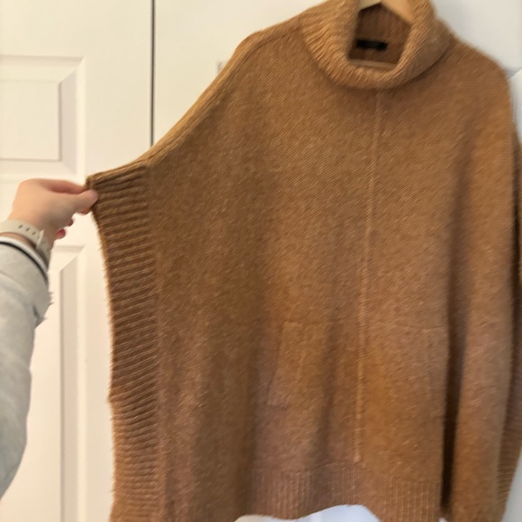 J. Crew Relaxed Turtleneck Poncho M/L Oversized Camel Sweater Alpaca Merino Wool - Picture 9 of 15